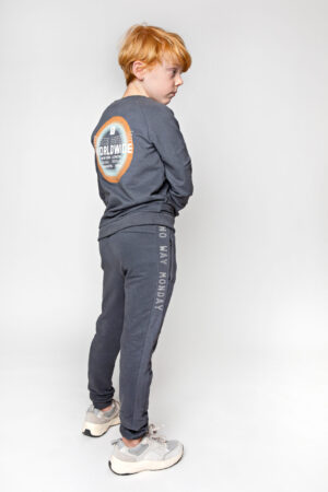 grijze pull no way monday oranje worldwide
